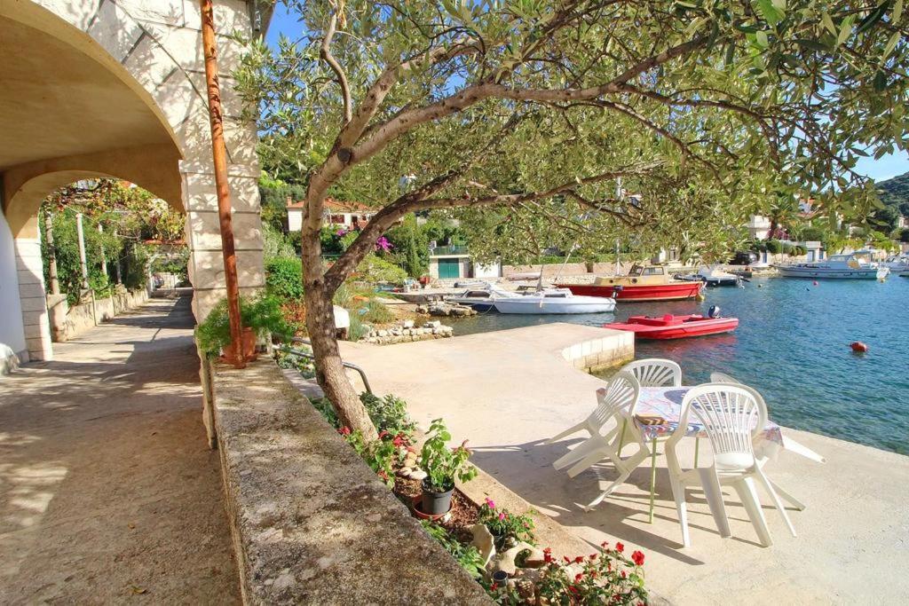 Apartmans And Rooms Dunjini Dvori Korčula Exterior foto