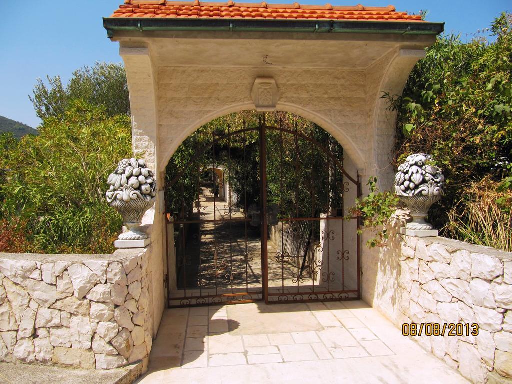 Apartmans And Rooms Dunjini Dvori Korčula Exterior foto