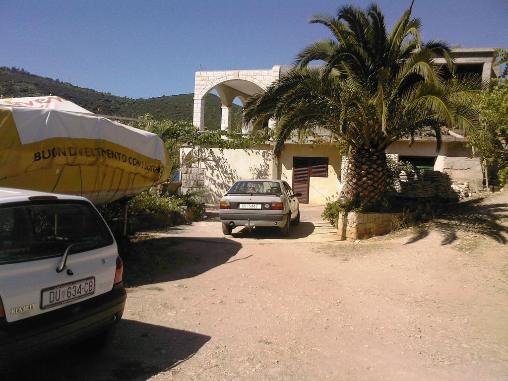 Apartmans And Rooms Dunjini Dvori Korčula Exterior foto