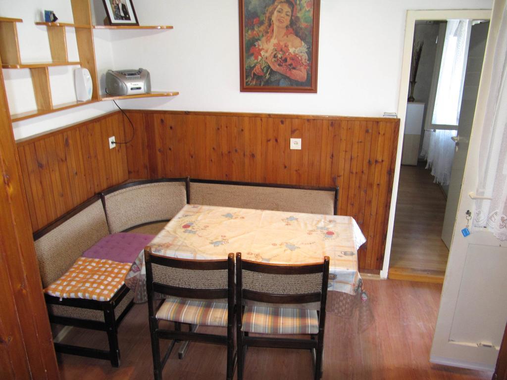 Apartmans And Rooms Dunjini Dvori Korčula Habitación foto