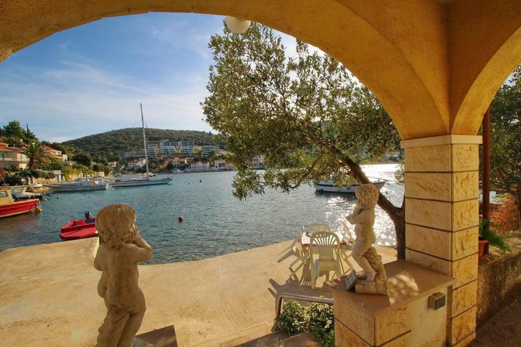 Apartmans And Rooms Dunjini Dvori Korčula Exterior foto