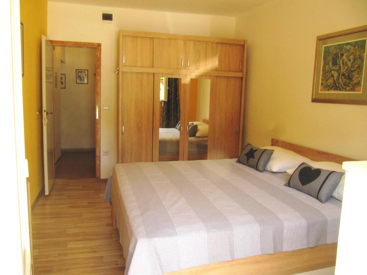 Apartmans And Rooms Dunjini Dvori Korčula Exterior foto
